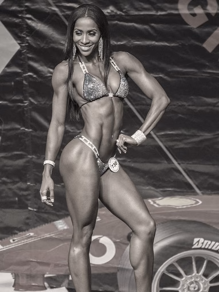 Yoly Hawley, Bikini